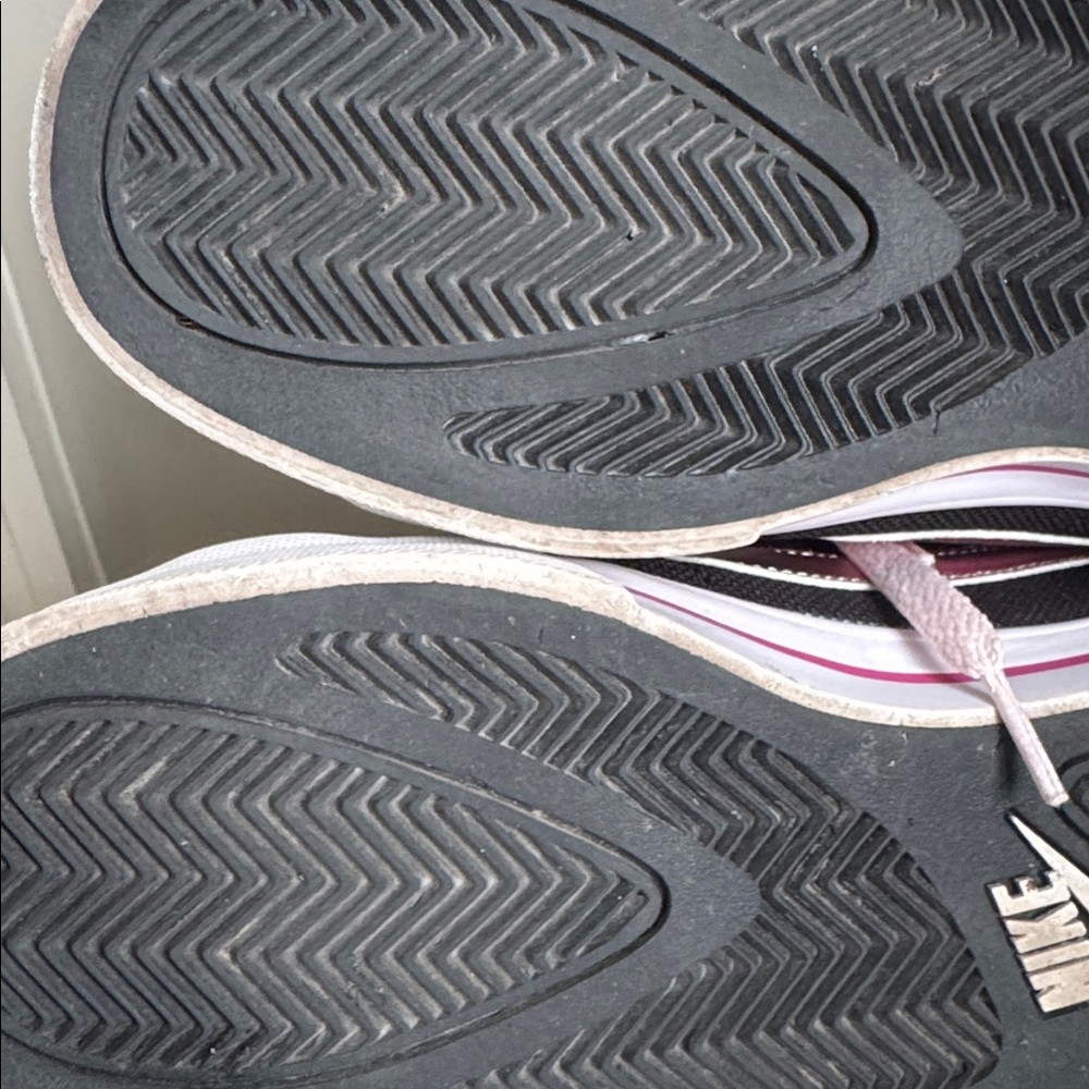 Nike Women's Black and Light Pink Sneakers sz 9 - Picture 8 of 9